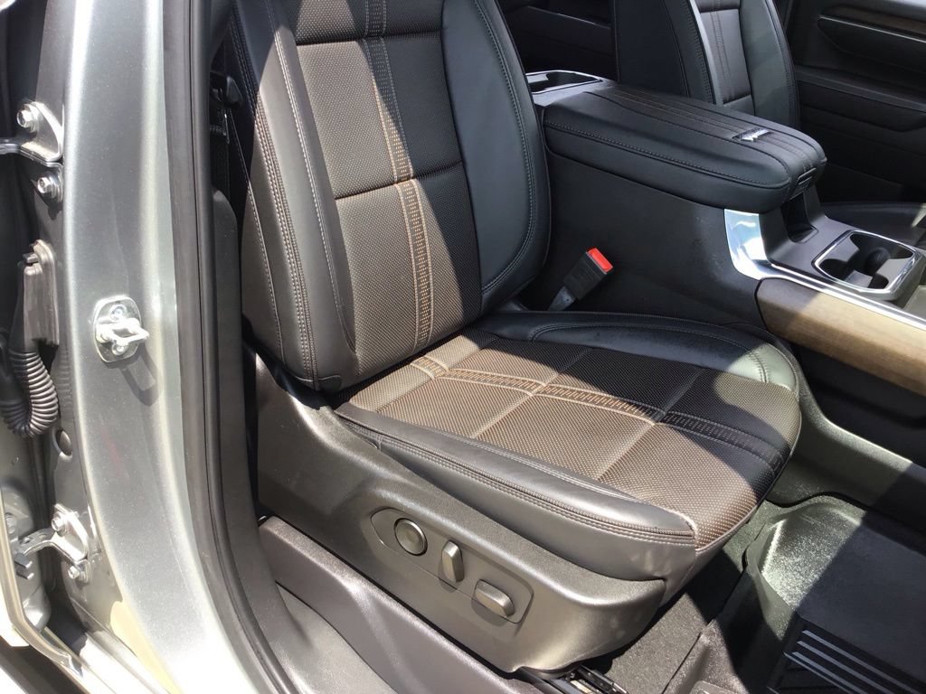 Used 2025 Chevrolet Silverado 2500 High Country w/ Technology Package AWD/4WD image 13