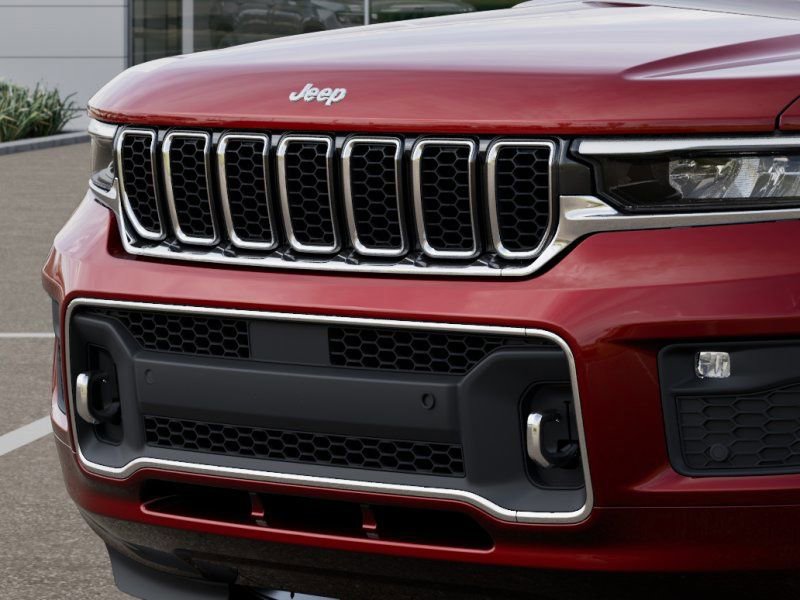 New 2025 Jeep Grand Cherokee Overland w/ Luxury Tech Group IV image 12