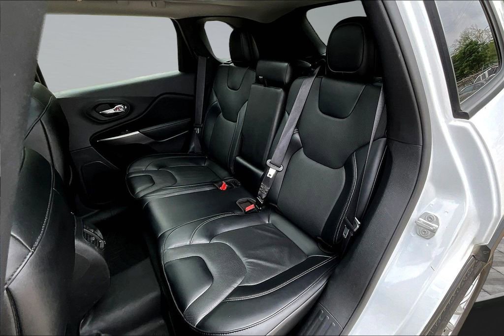 Used 2022 Jeep Cherokee Latitude Lux w/ Sun & Sound Group FWD image 23