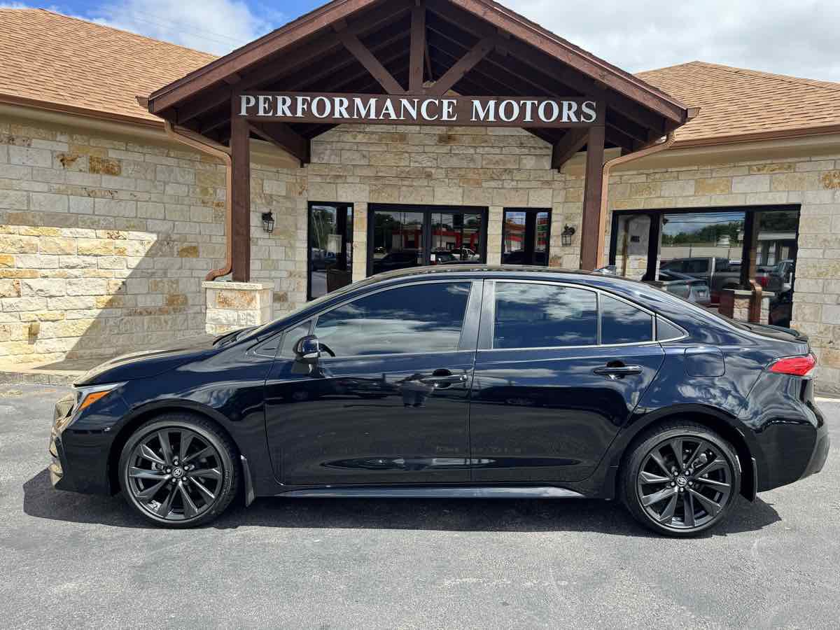 Used 2024 Toyota Corolla SE FWD image 2