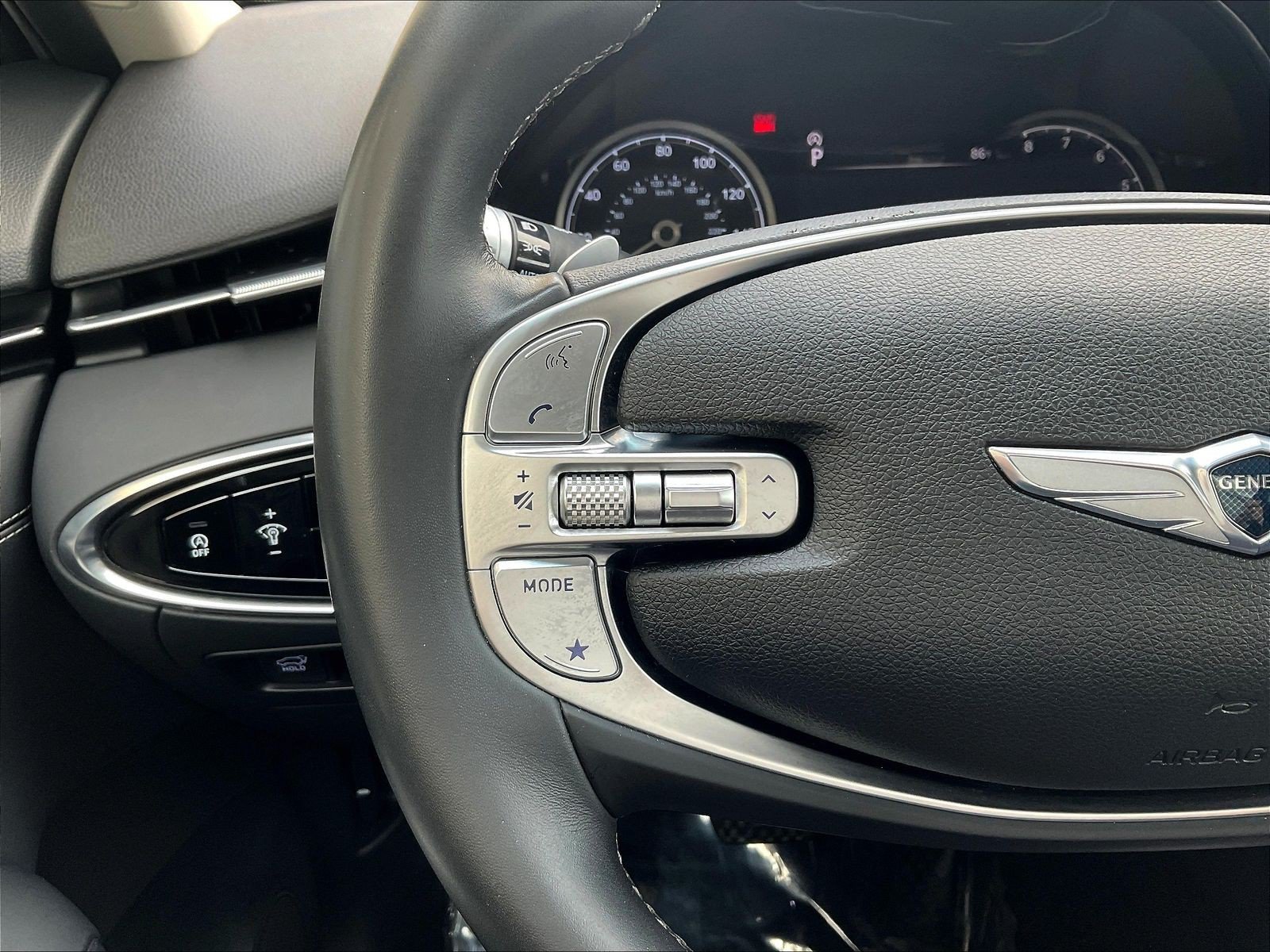 Used 2025 Genesis GV70 2.5T AWD/4WD image 11