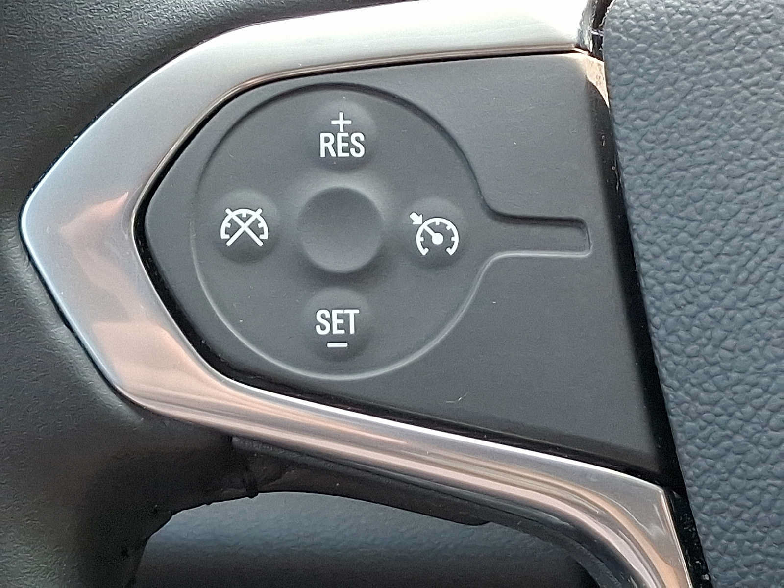 Used 2021 Chevrolet Traverse LT FWD image 21