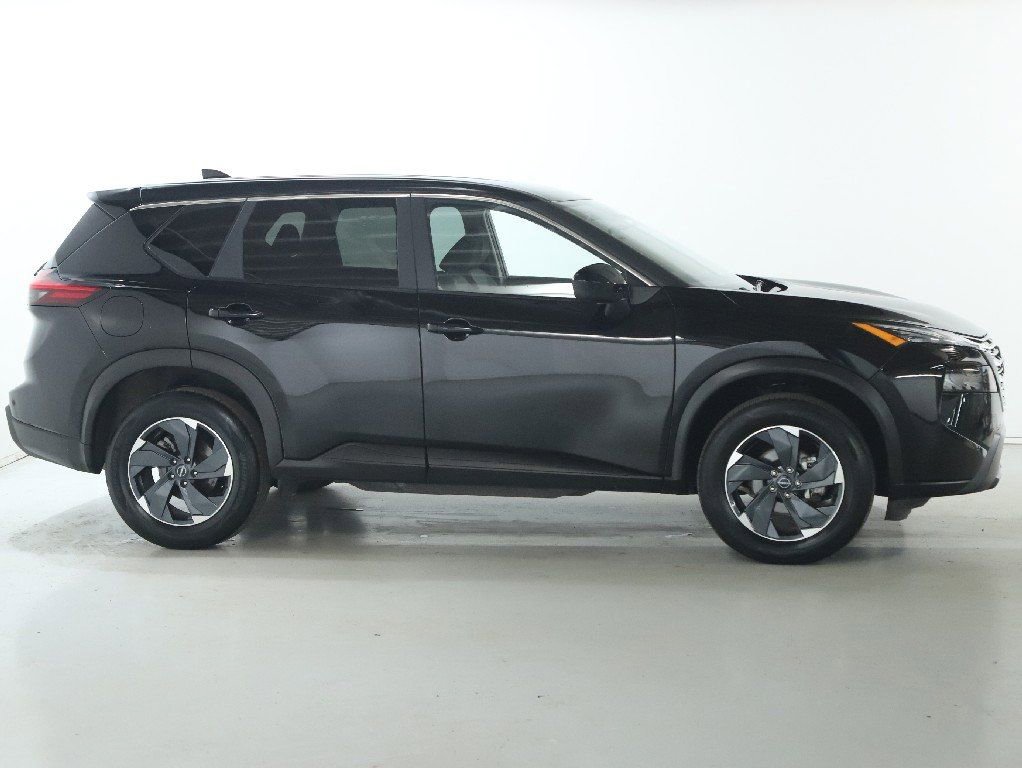 Certified 2025 Nissan Rogue SV image 11