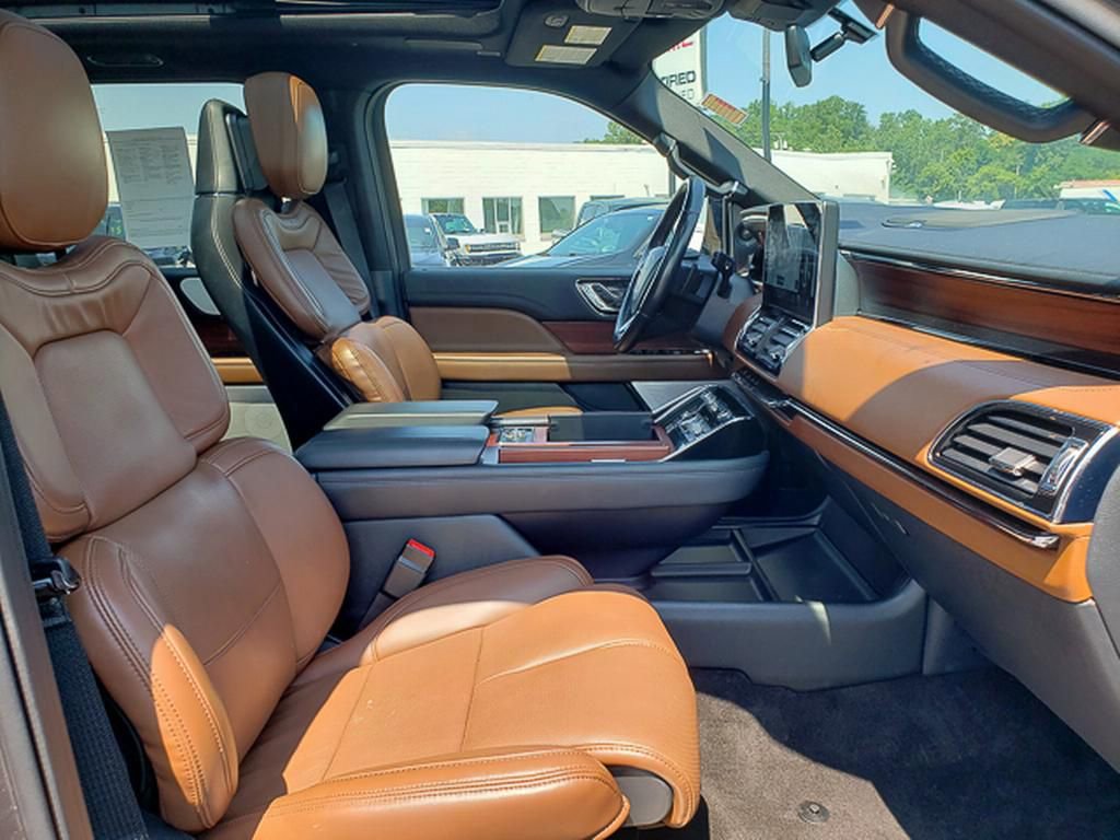 Used 2022 Lincoln Navigator Reserve image 30