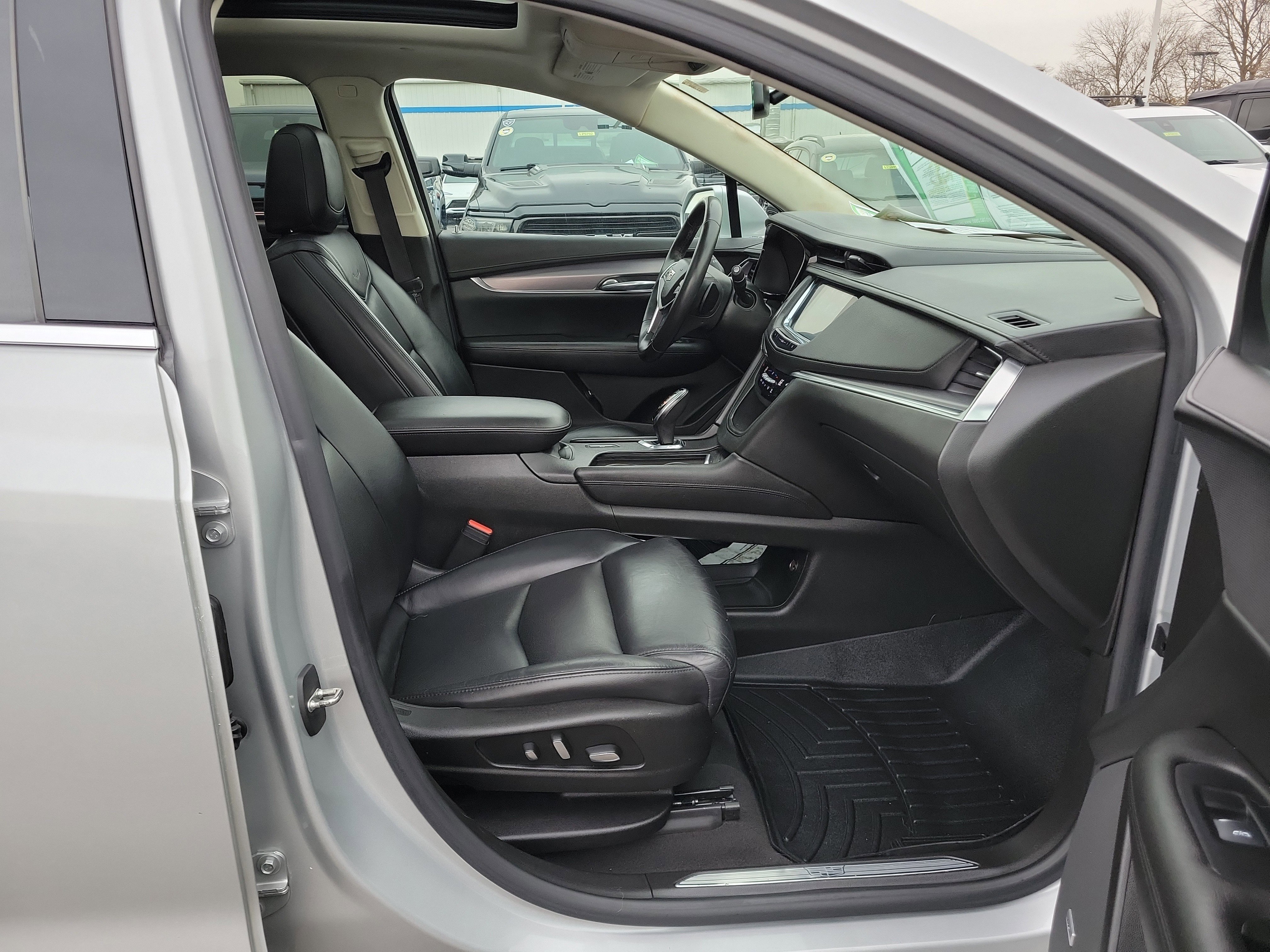 Used 2017 Cadillac XT5 Luxury image 27