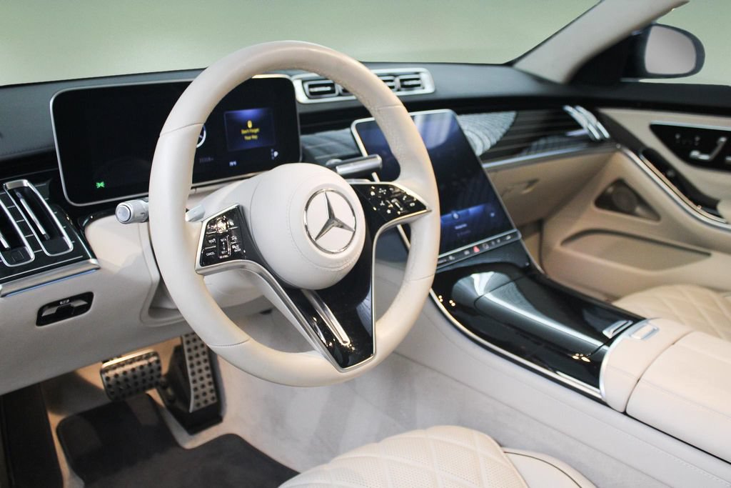 Used 2022 Mercedes-Benz S 580 4MATIC Sedan image 2