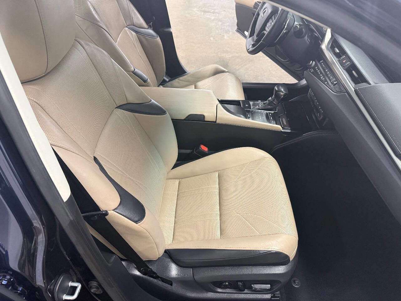 Used 2019 Lexus ES 350 image 35