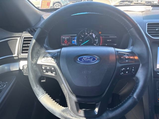 Used 2017 Ford Explorer XLT w/ Equipment Group 202A AWD/4WD image 18