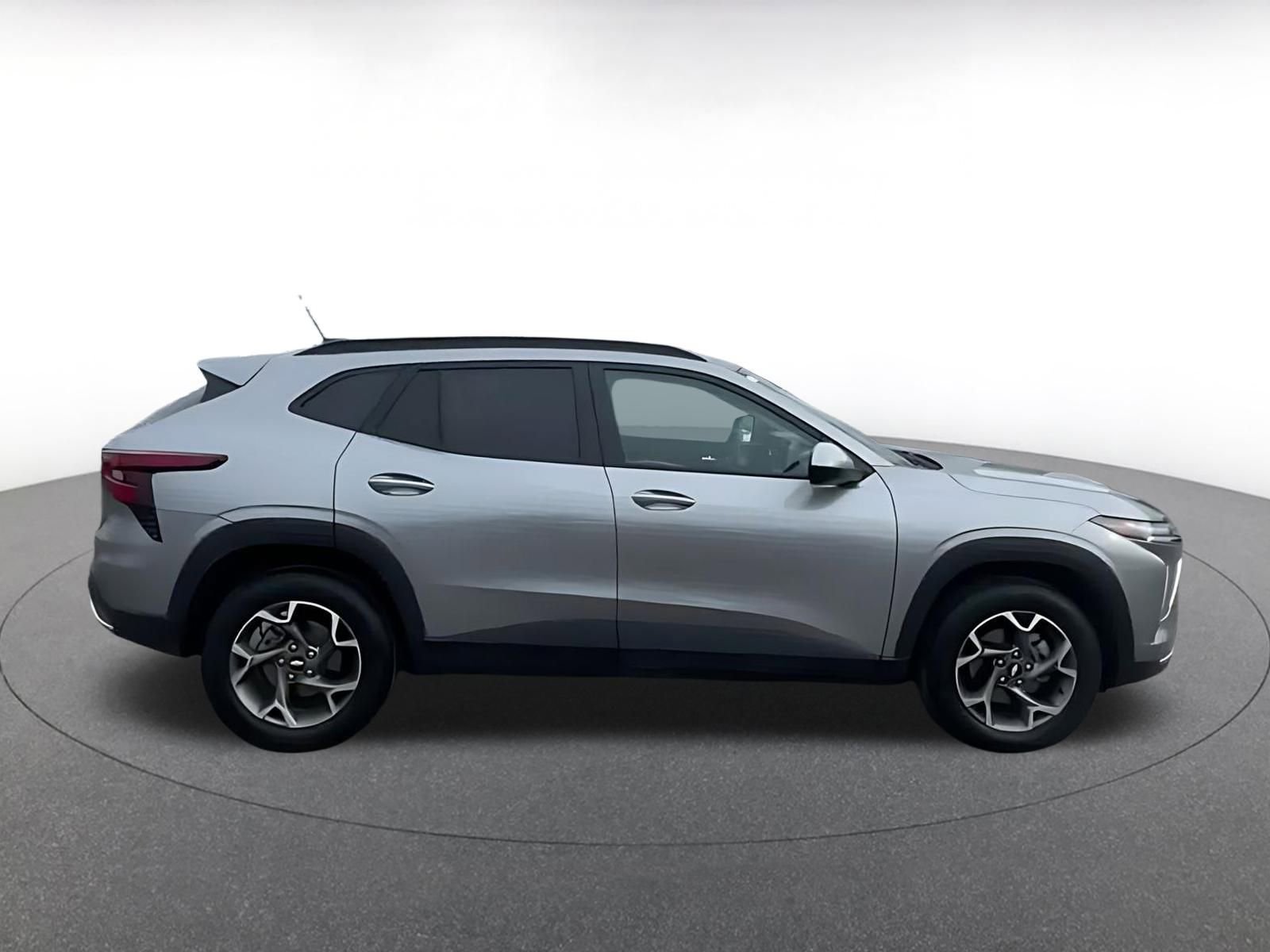 Used 2025 Chevrolet Trax LT image 16