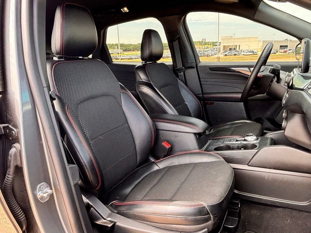 Used 2025 Ford Escape ST-Line FWD image 27