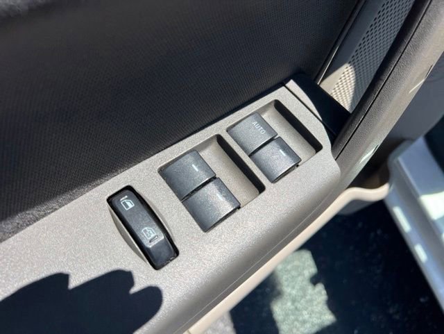Used 2009 Ford Focus SE FWD image 24