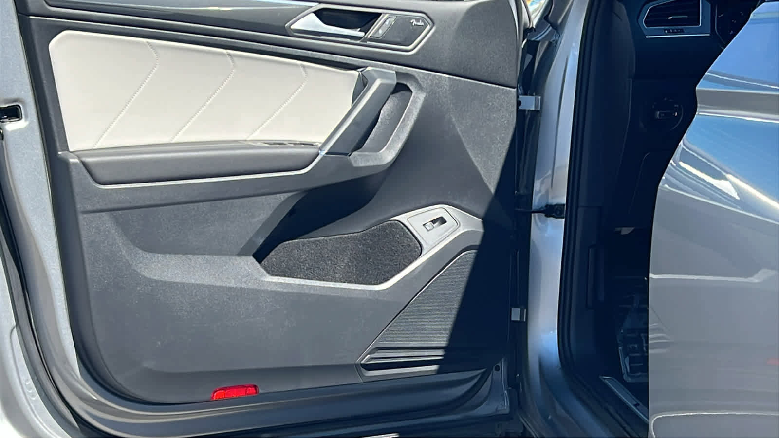 Certified 2020 Volkswagen Tiguan SEL Premium R-Line image 23