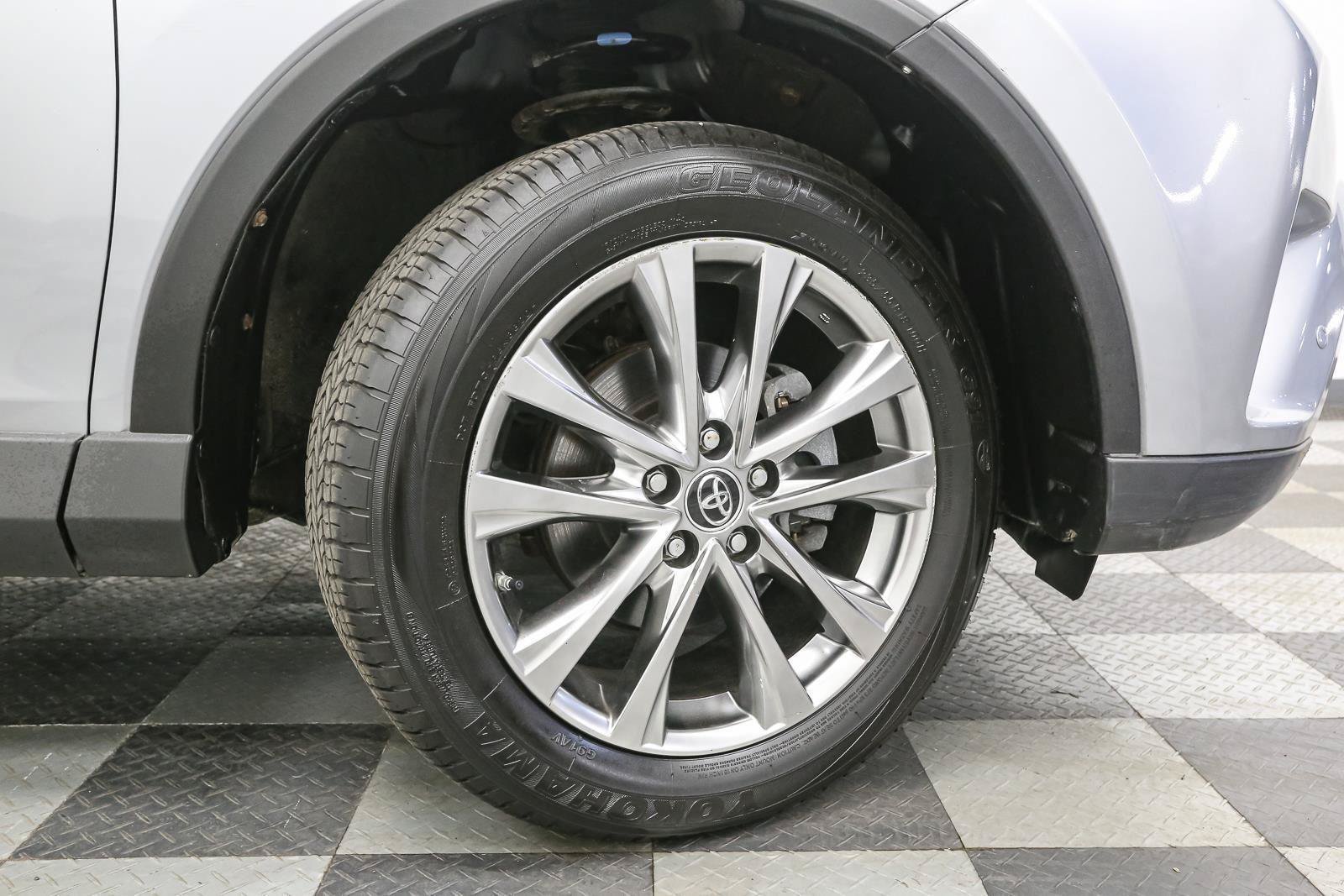 Used 2018 Toyota RAV4 Limited AWD/4WD image 17