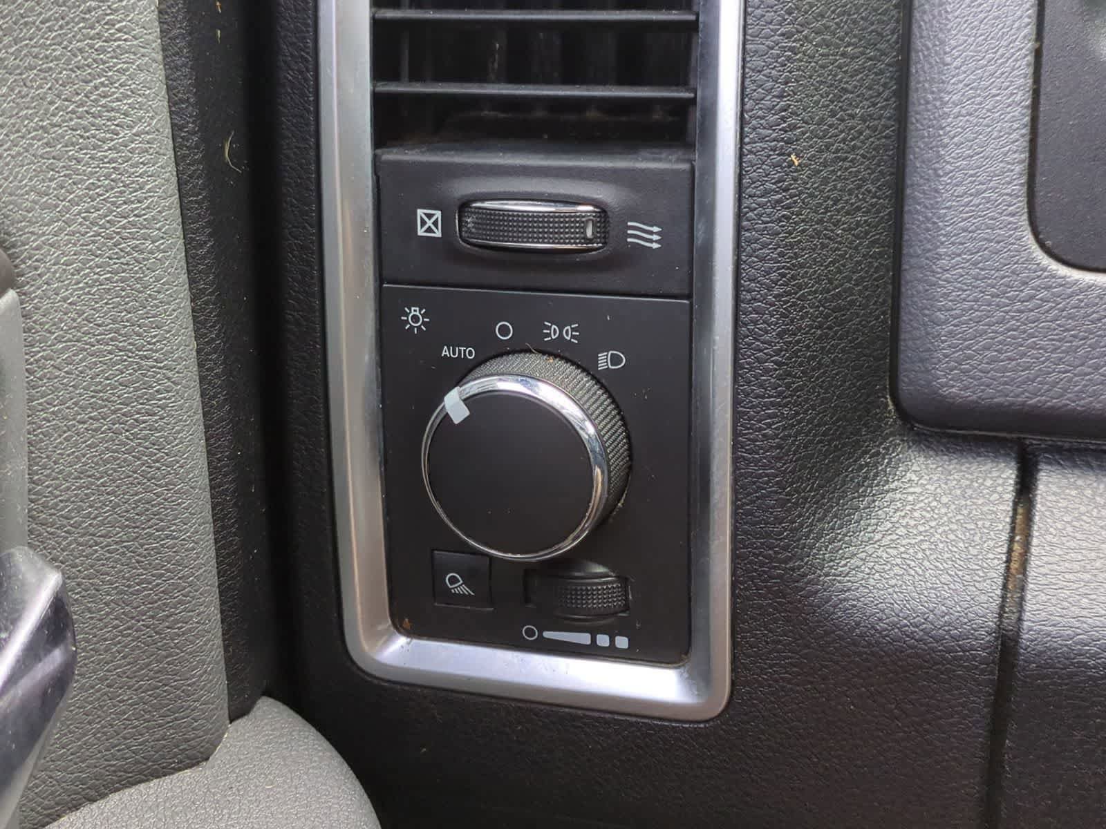 Used 2014 RAM 2500 SLT AWD/4WD image 25
