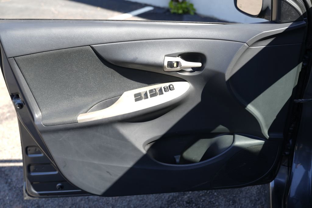 Used 2012 Toyota Corolla S FWD image 20