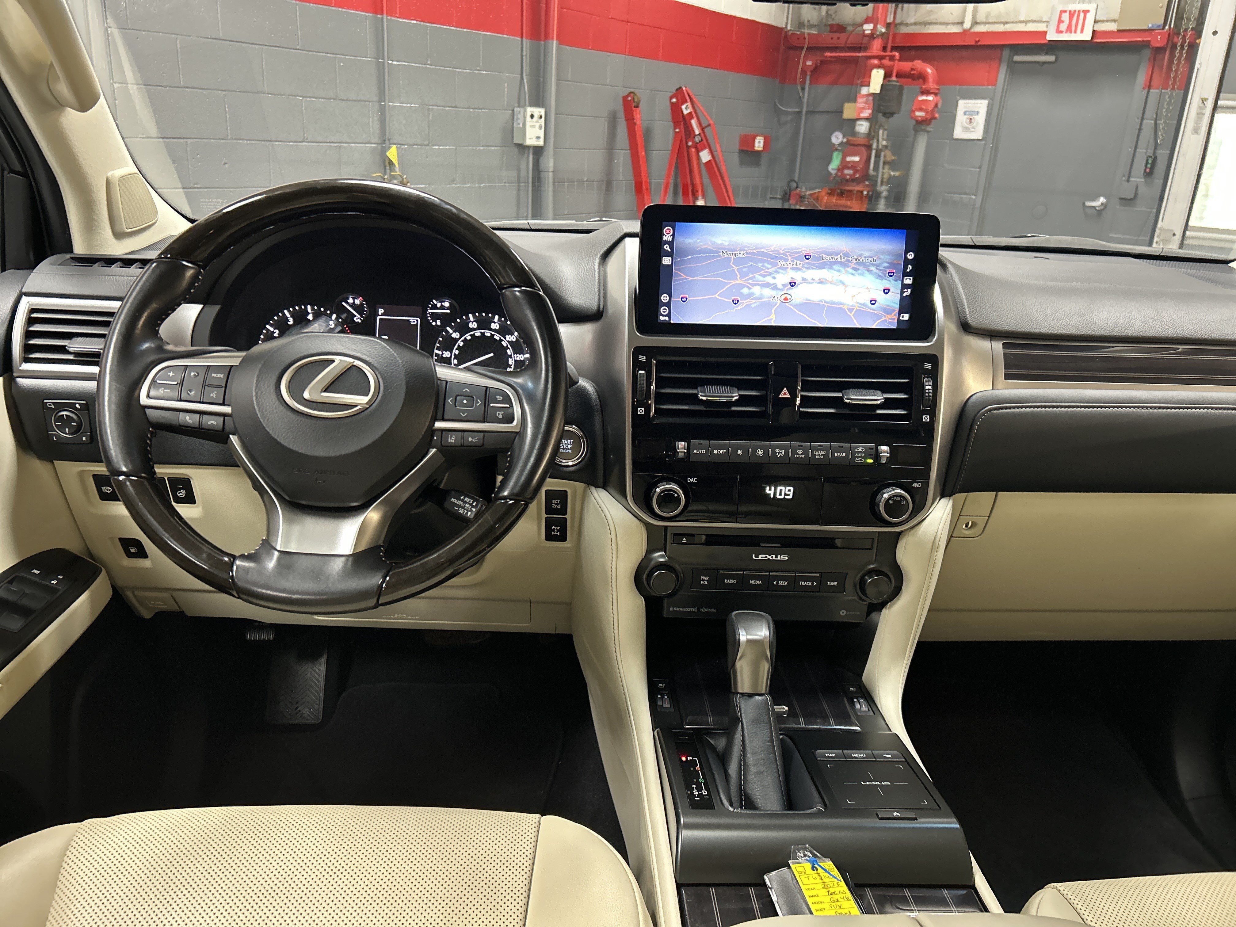 Used 2023 Lexus GX 460 Premium w/ Premium Package AWD/4WD image 29