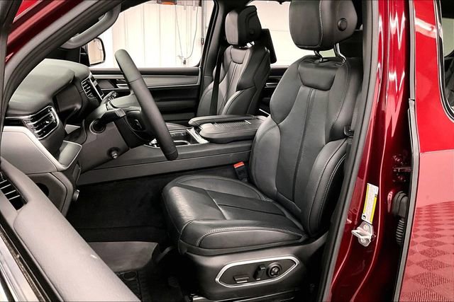 Used 2025 Jeep Wagoneer Series III w/ Premium Group I AWD/4WD image 23