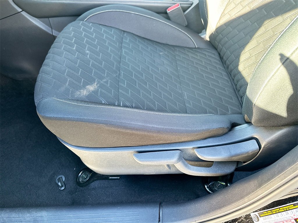 Used 2021 Nissan Kicks SV image 9