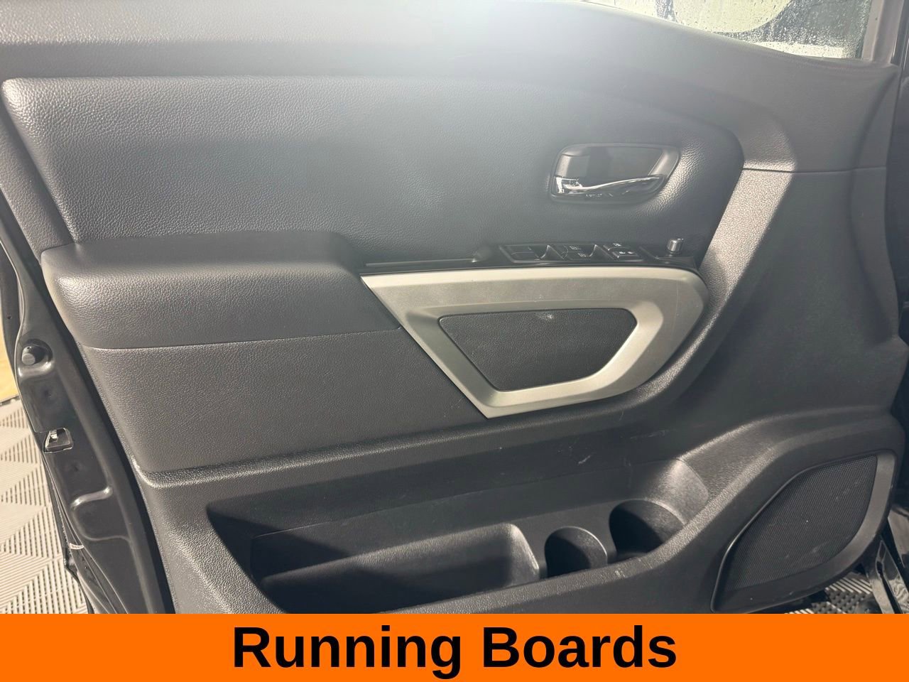 Used 2024 Nissan Titan SV w/ Accessory Utility Package image 9