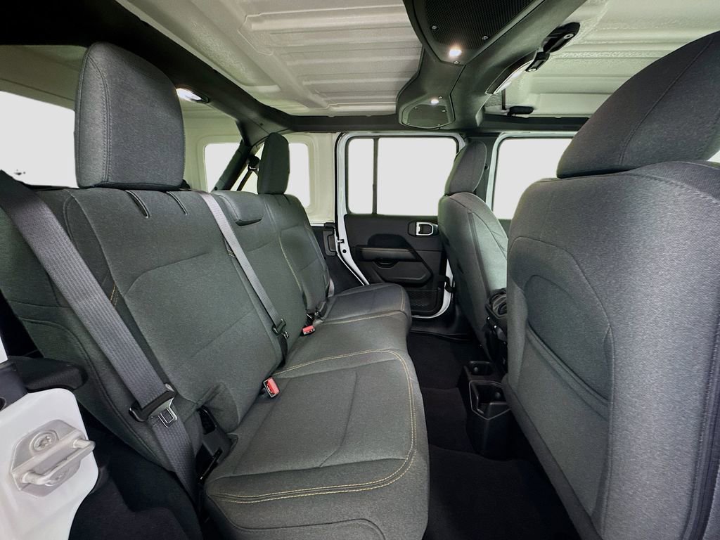 Used 2025 Jeep Wrangler Sahara image 24