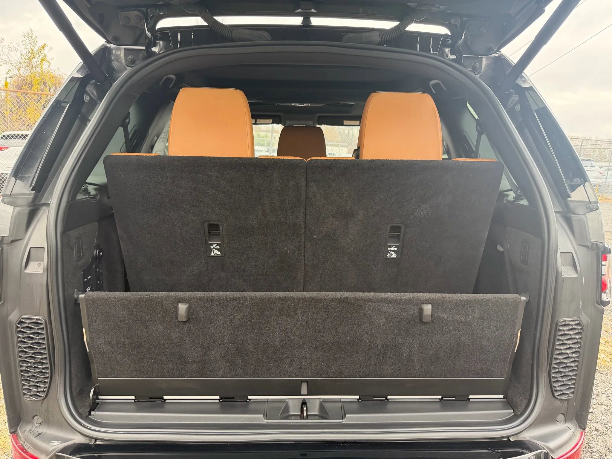 Used 2019 Land Rover Discovery HSE Luxury image 17