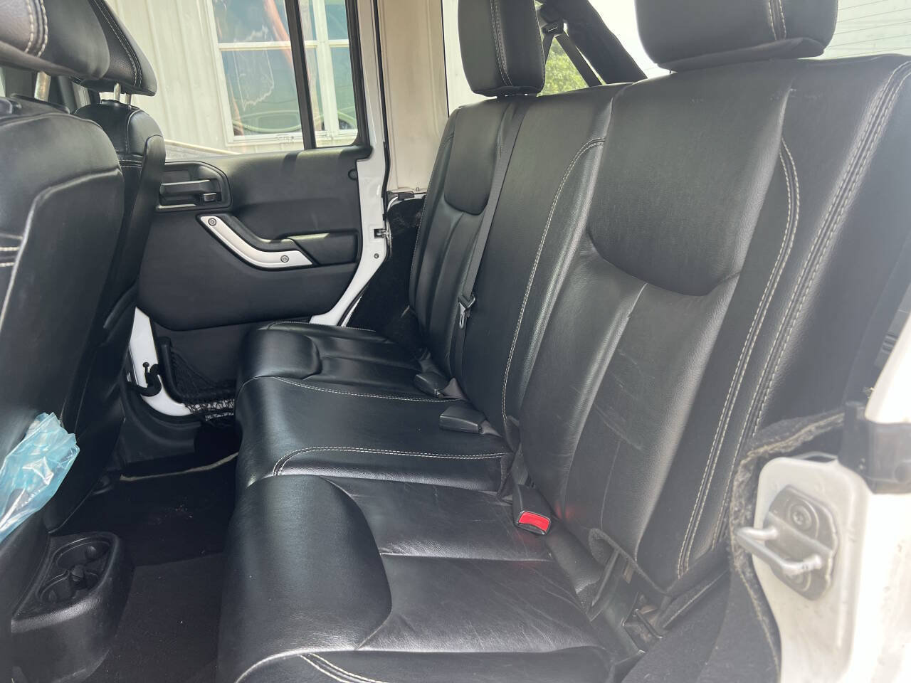 Used 2014 Jeep Wrangler Unlimited Rubicon w/ Connectivity Group AWD/4WD image 8