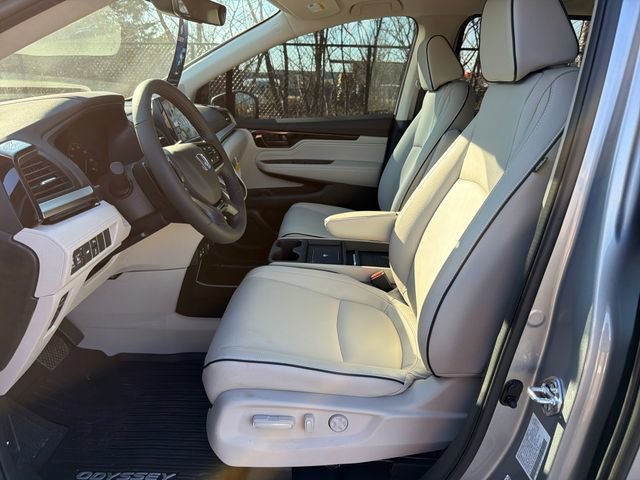 New 2026 Honda Odyssey Touring image 11