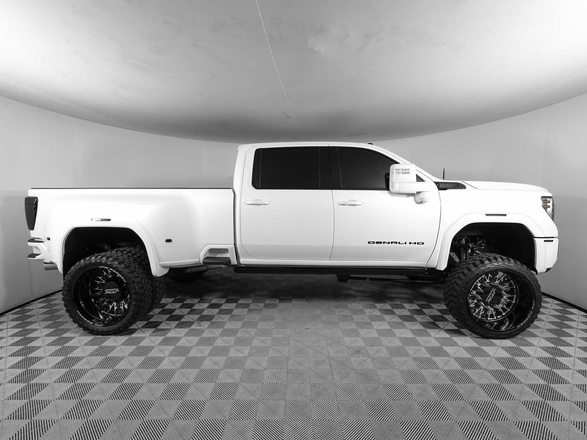 Used 2025 GMC Sierra 3500 Denali Ultimate image 4