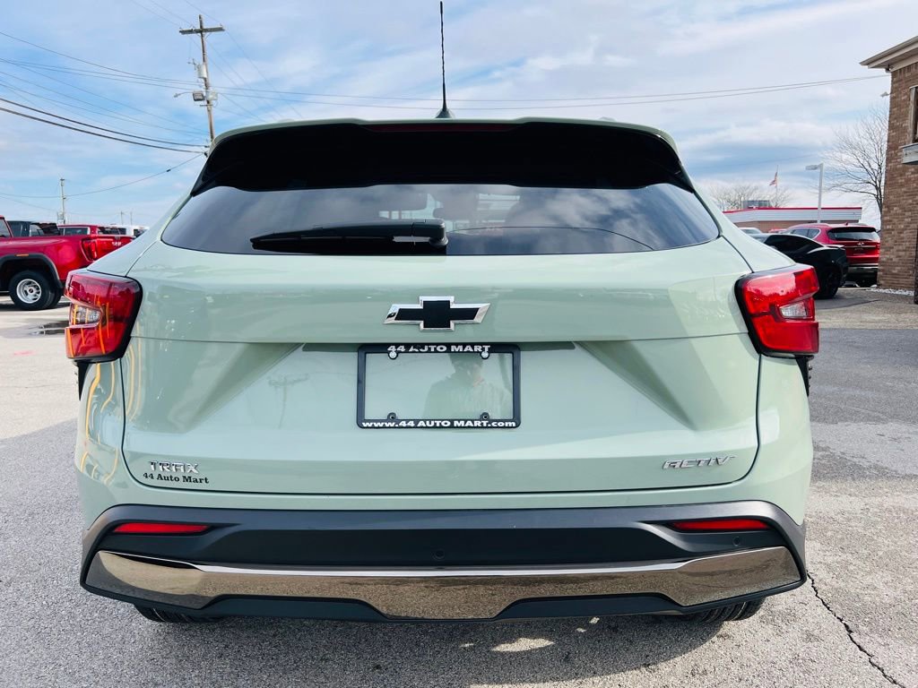 Used 2024 Chevrolet Trax ACTIV w/ Sunroof Package image 6