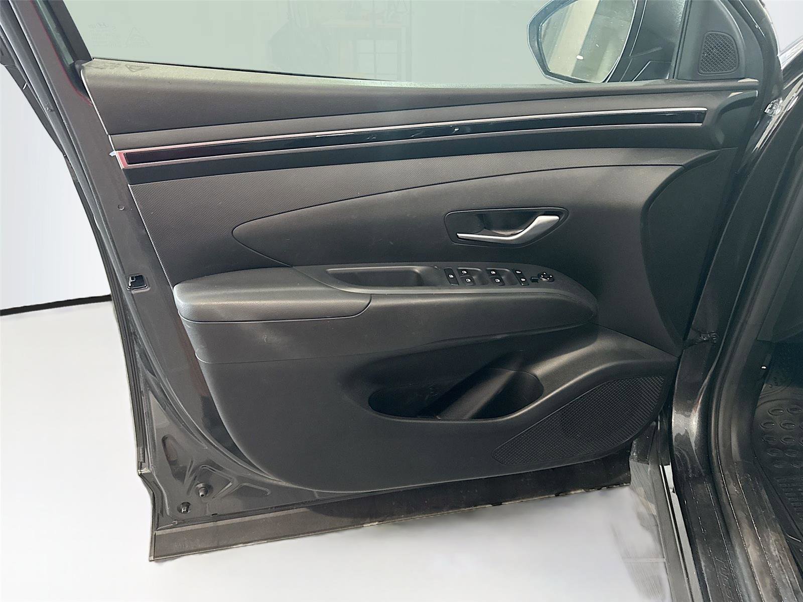 Used 2023 Hyundai Tucson SE image 9