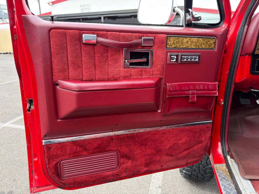 Used 1991 GMC Suburban 4WD image 19