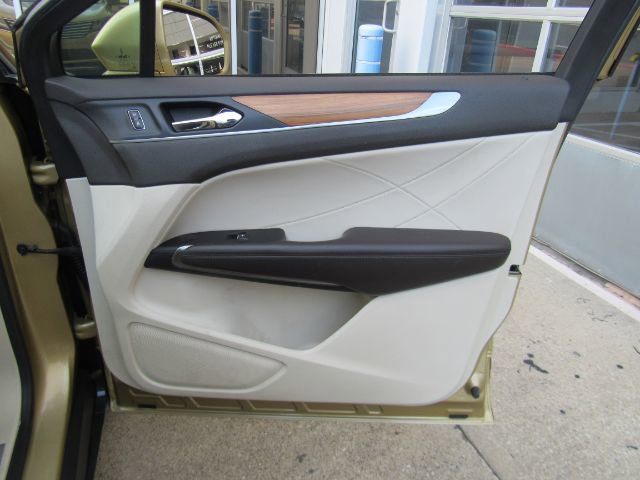 Used 2015 Lincoln MKC FWD w/ Equipment Group 102A Reserve image 19