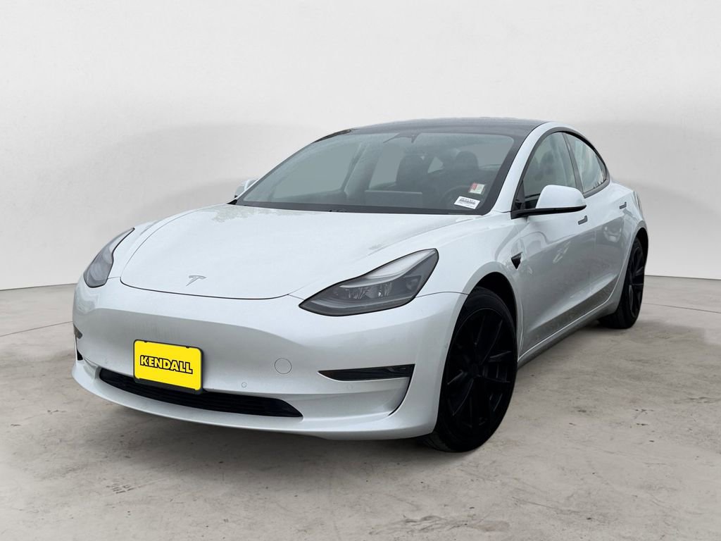 Used 2021 Tesla Model 3 Standard Range Plus image 1