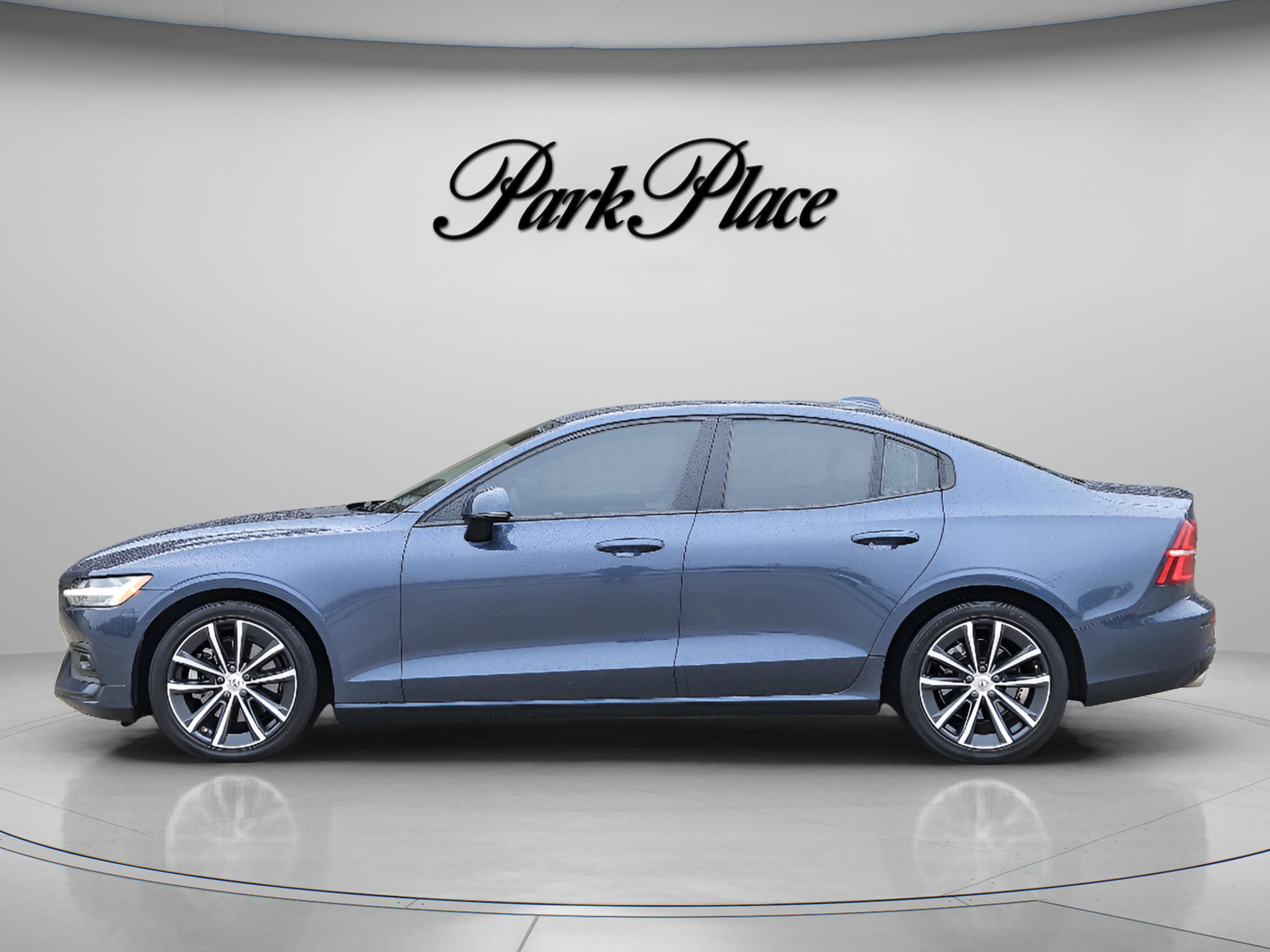 Used 2021 Volvo S60 T5 Momentum w/ Premium Package image 2
