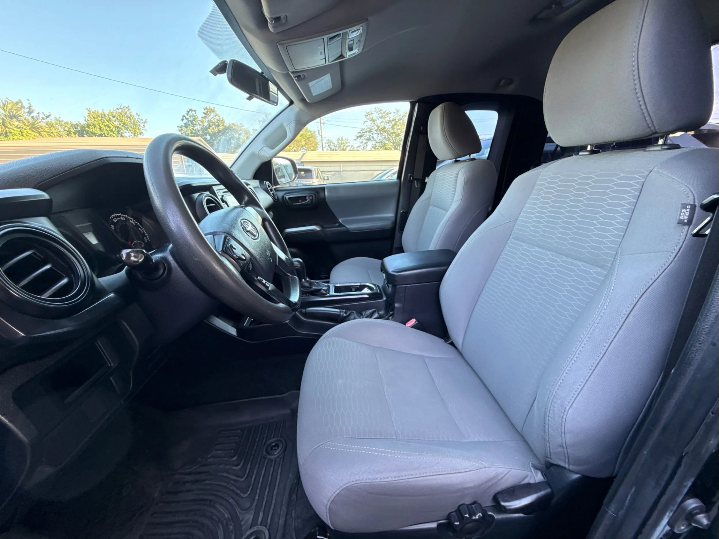 Used 2017 Toyota Tacoma SR image 11