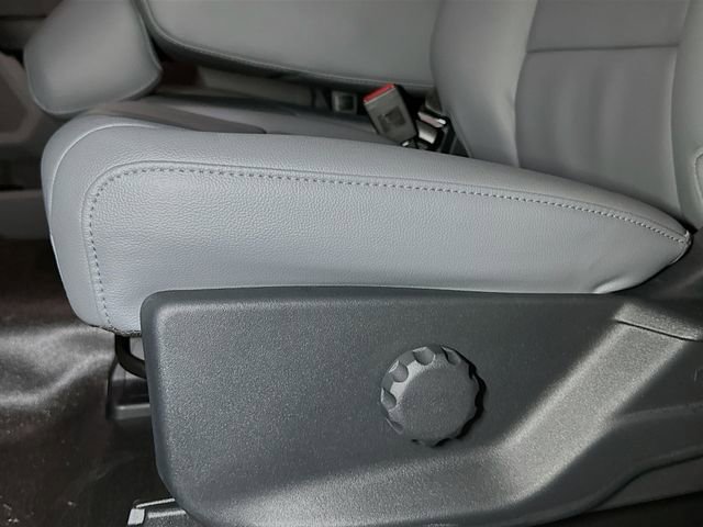 New 2026 Ford F550 4x4 Regular Cab Super Duty image 13