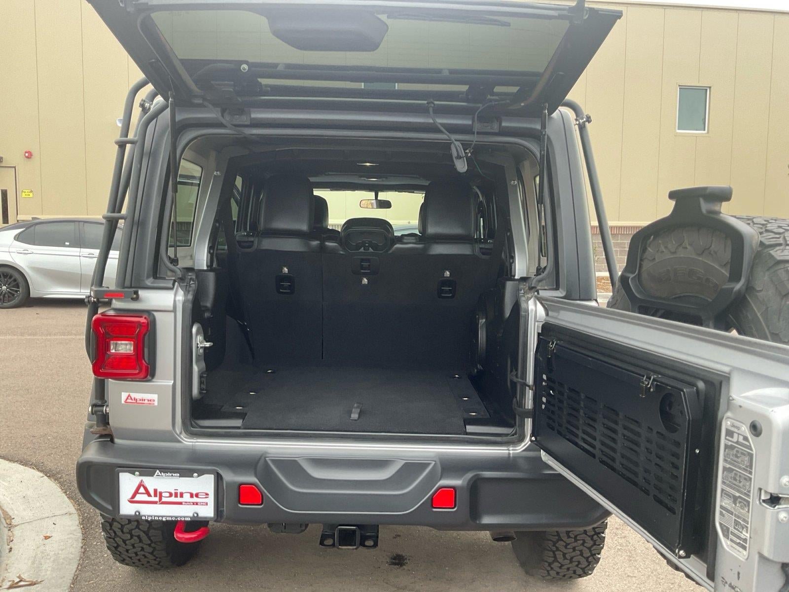 Used 2018 Jeep Wrangler Unlimited Rubicon w/ LED Lighting Group AWD/4WD image 20