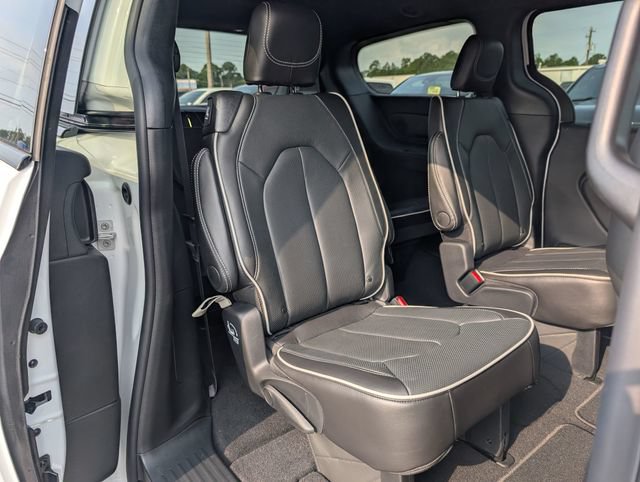 New 2027 Chrysler Pacifica Limited w/ S Appearance Package FWD image 28