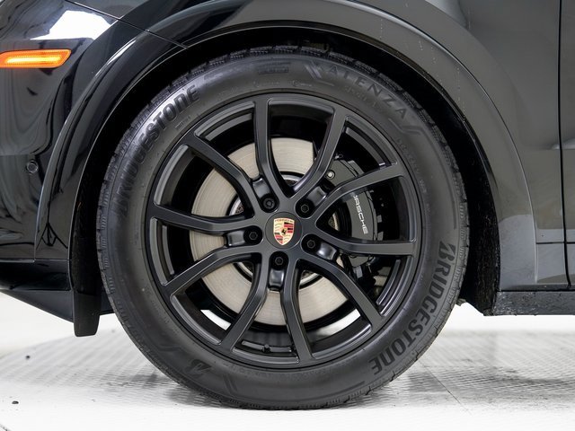 Certified 2025 Porsche Cayenne GTS image 31