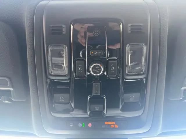 New 2026 GMC Yukon Elevation w/ Elevation Premium Package AWD/4WD image 32