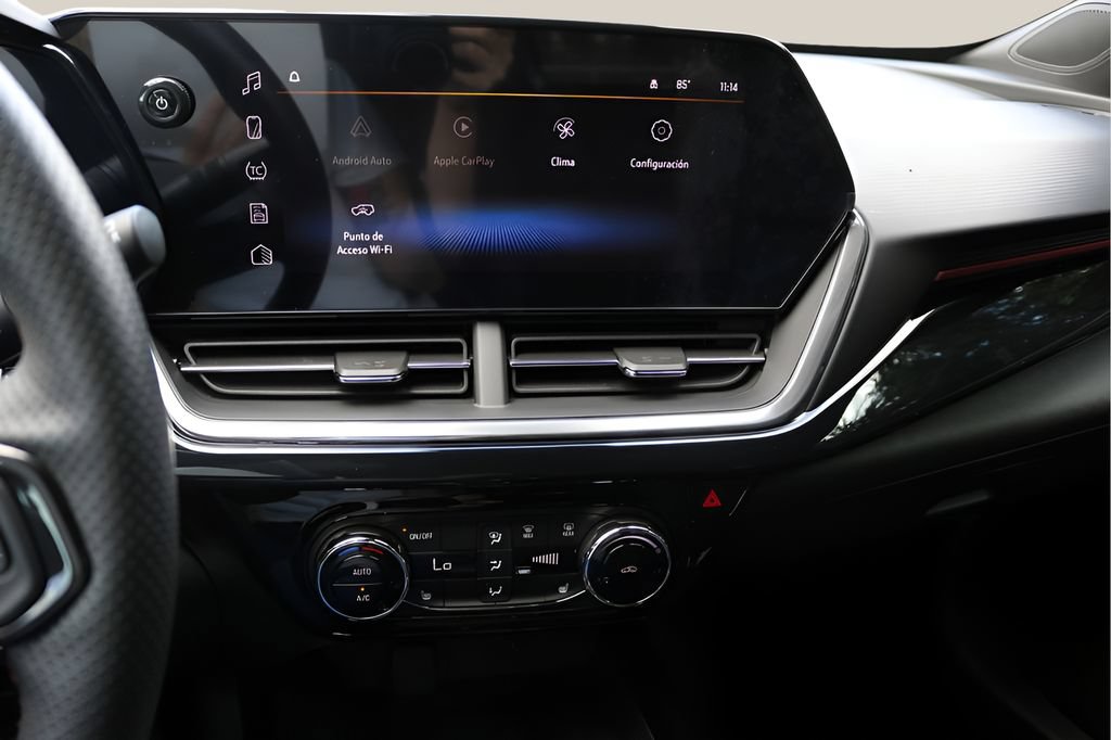 Used 2026 Chevrolet Trax RS w/ Sunroof Package FWD image 23