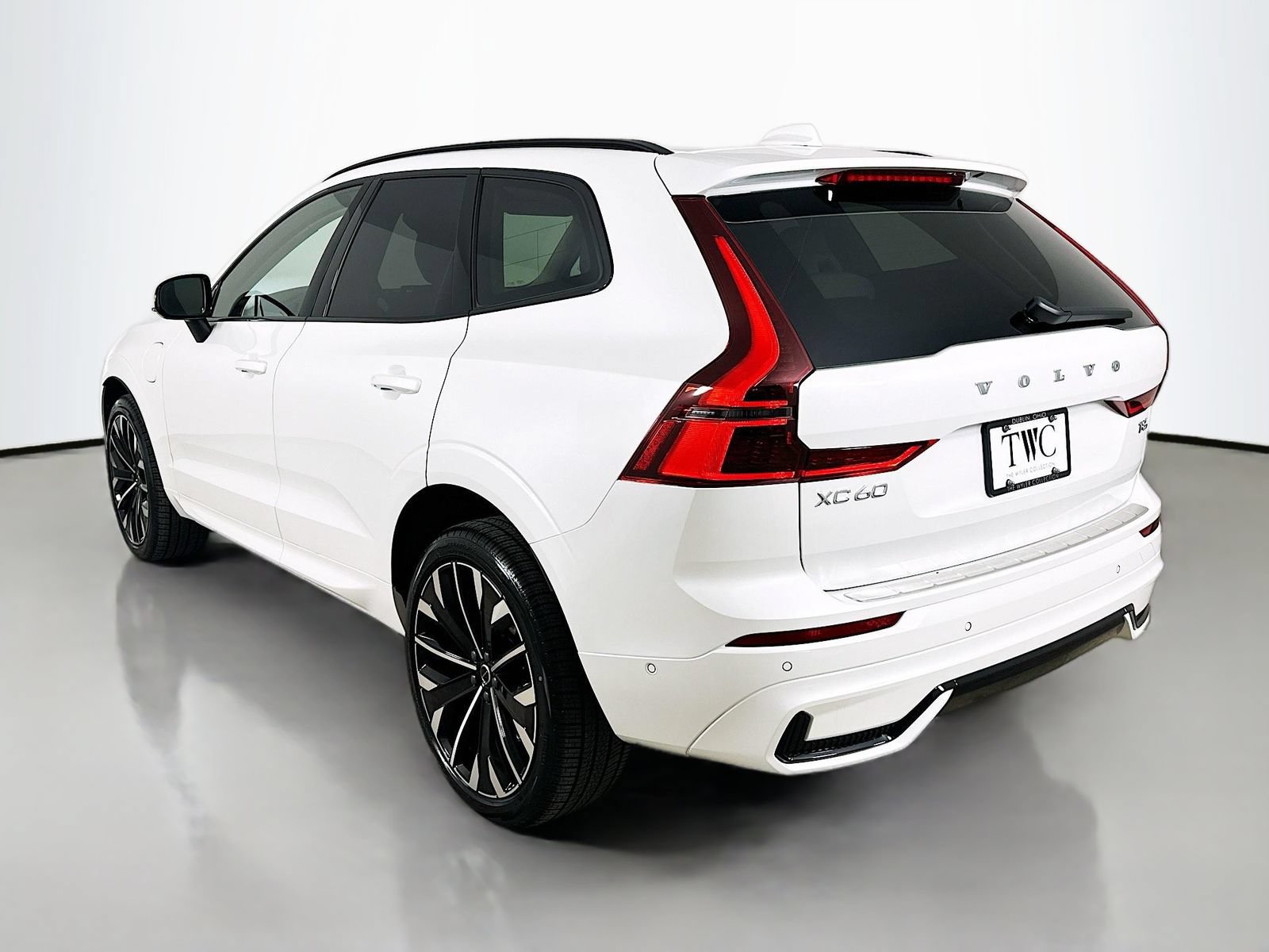 New 2026 Volvo XC60 T8 Ultra w/ Protection Package Premier AWD/4WD image 7