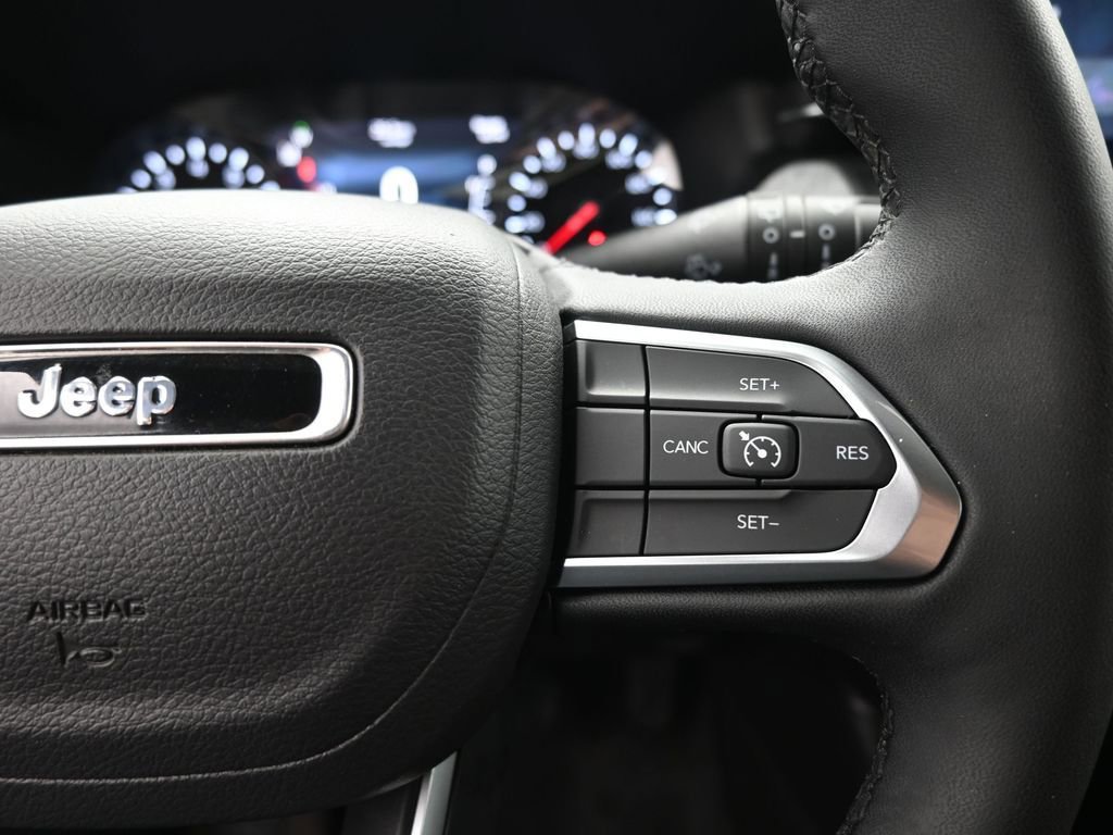 Used 2024 Jeep Compass Latitude image 23