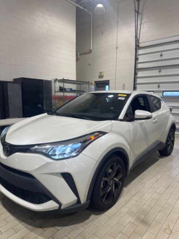 Used 2020 Toyota C-HR XLE image 3