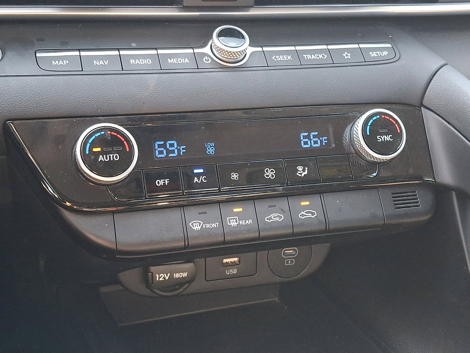 Used 2024 Hyundai Elantra SEL FWD image 16