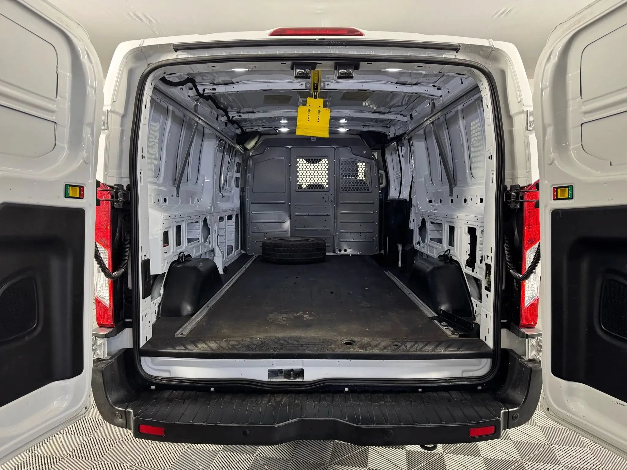 Used 2019 Ford Transit 250 148 Low Roof RWD image 30