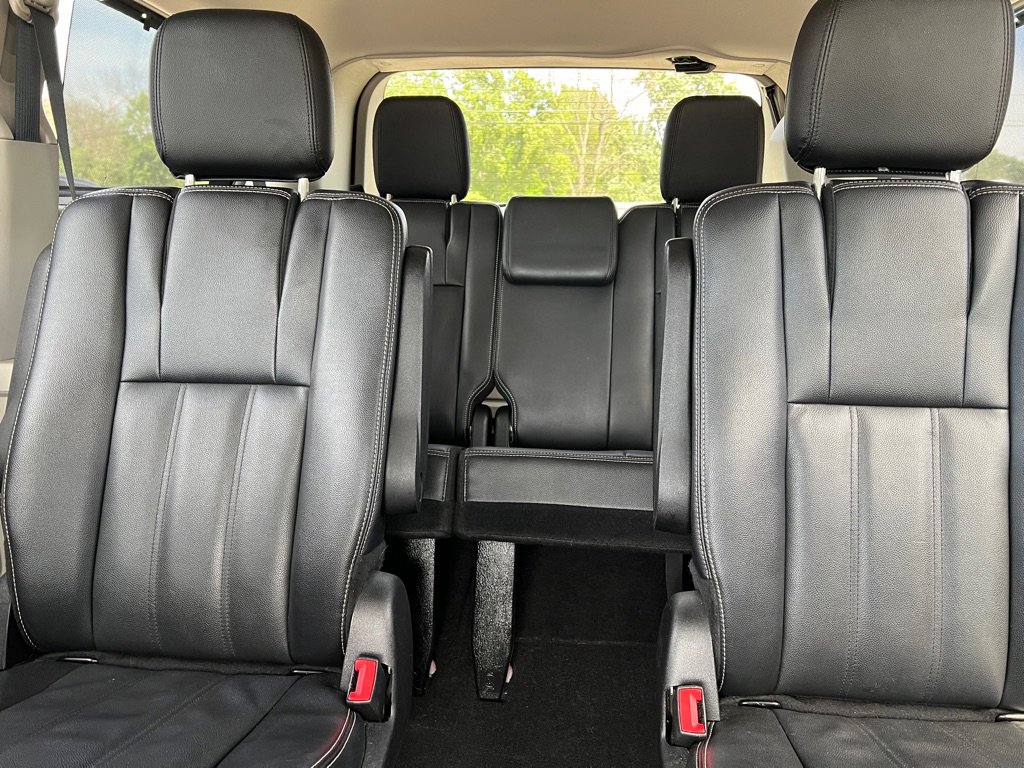 Used 2015 Chrysler Town & Country Touring w/ Mopar Premium Addition Group image 25