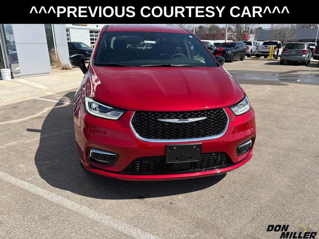 New 2026 Chrysler Pacifica Select image 3