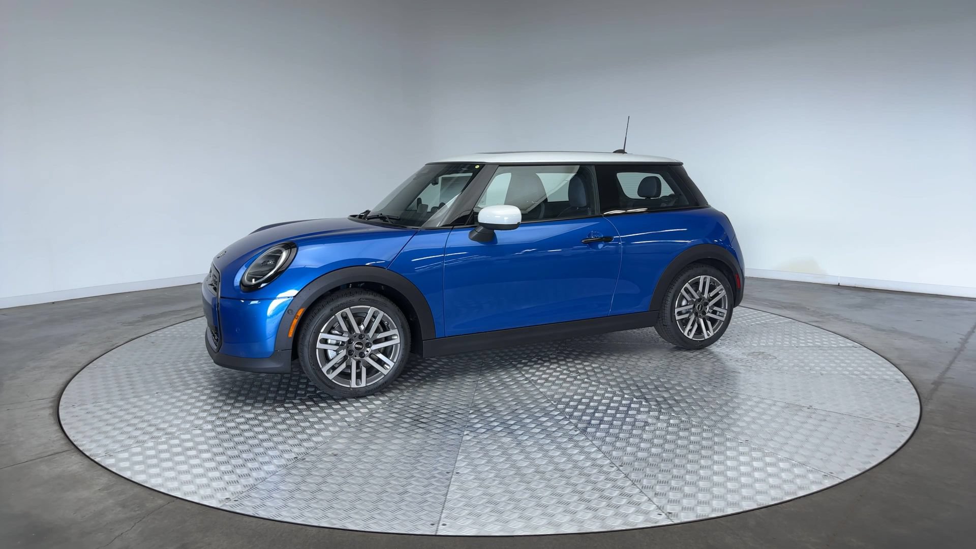 New 2026 MINI Cooper 2-Door Hardtop FWD image 4