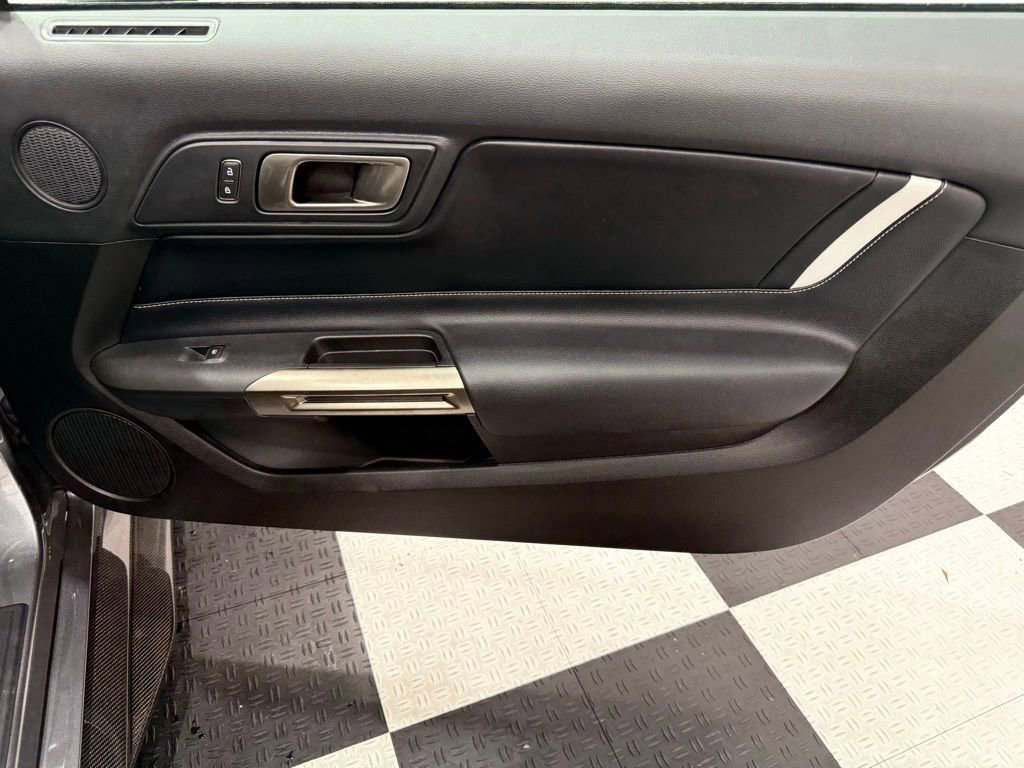 Used 2021 Ford Mustang Shelby GT500 w/ Carbon Fiber Track Pack image 17